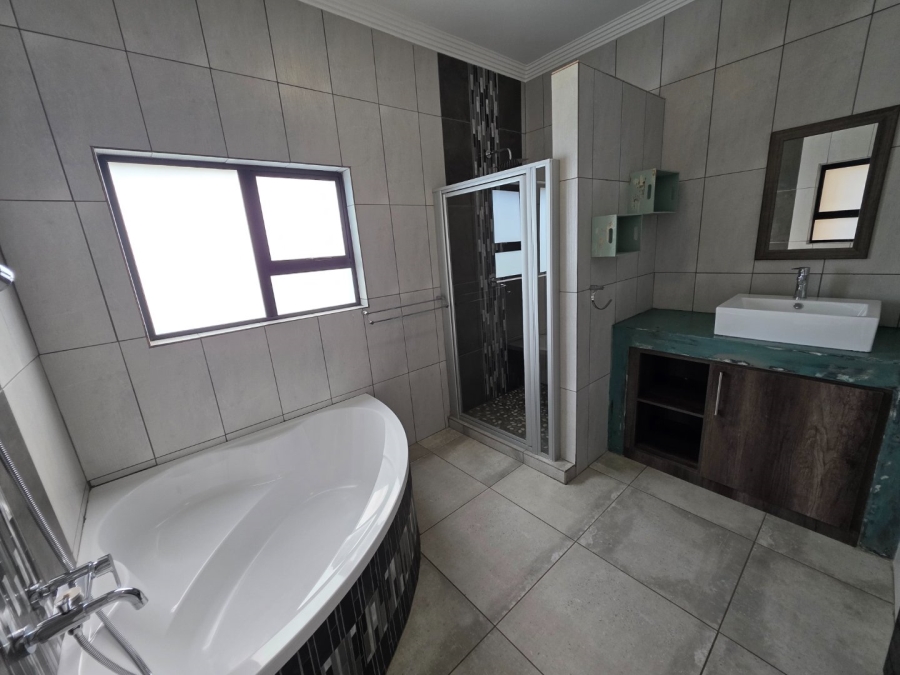 5 Bedroom Property for Sale in Debron Limpopo