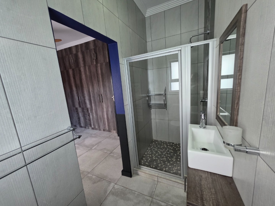 5 Bedroom Property for Sale in Debron Limpopo