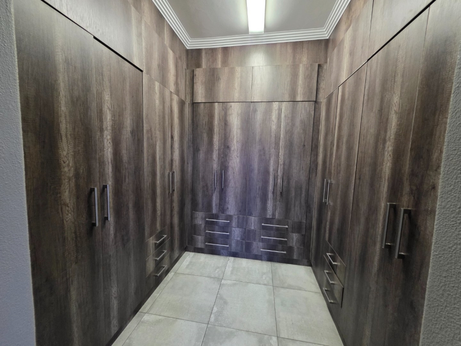 5 Bedroom Property for Sale in Debron Limpopo