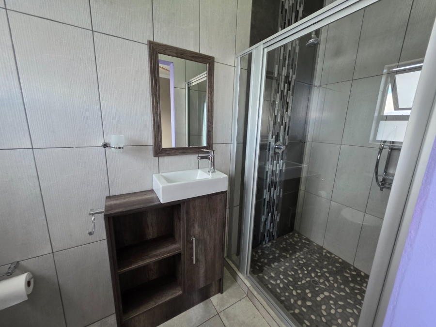 5 Bedroom Property for Sale in Debron Limpopo