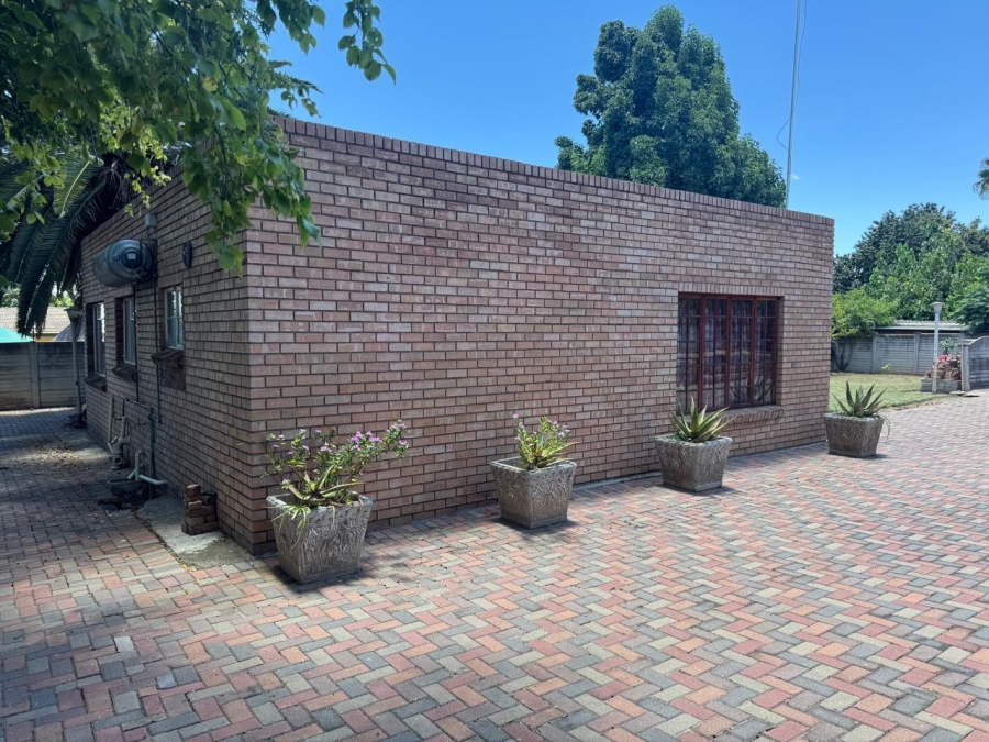 5 Bedroom Property for Sale in Eduan Park Limpopo