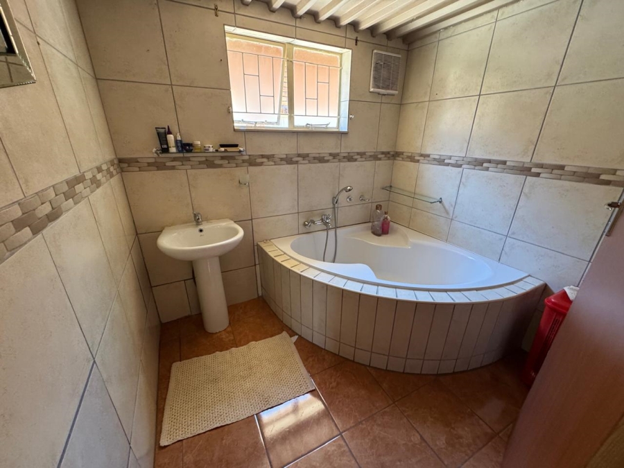 5 Bedroom Property for Sale in Eduan Park Limpopo