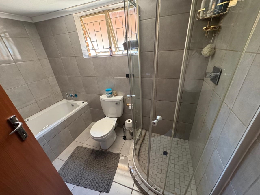 5 Bedroom Property for Sale in Eduan Park Limpopo