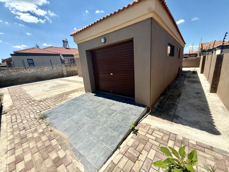 To Let 2 Bedroom Property for Rent in Mahlasedi Park Limpopo