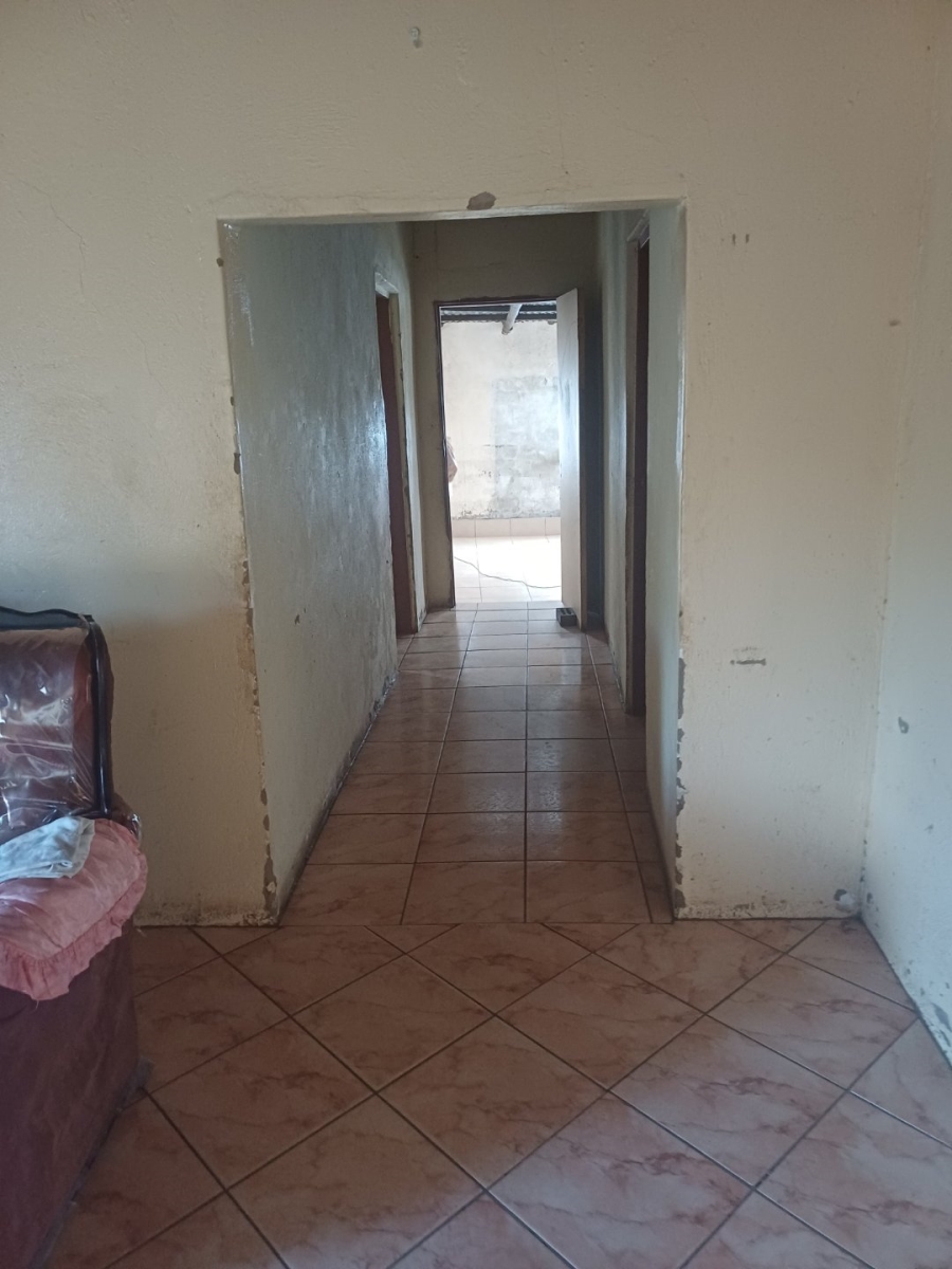 5 Bedroom Property for Sale in Megoring Limpopo