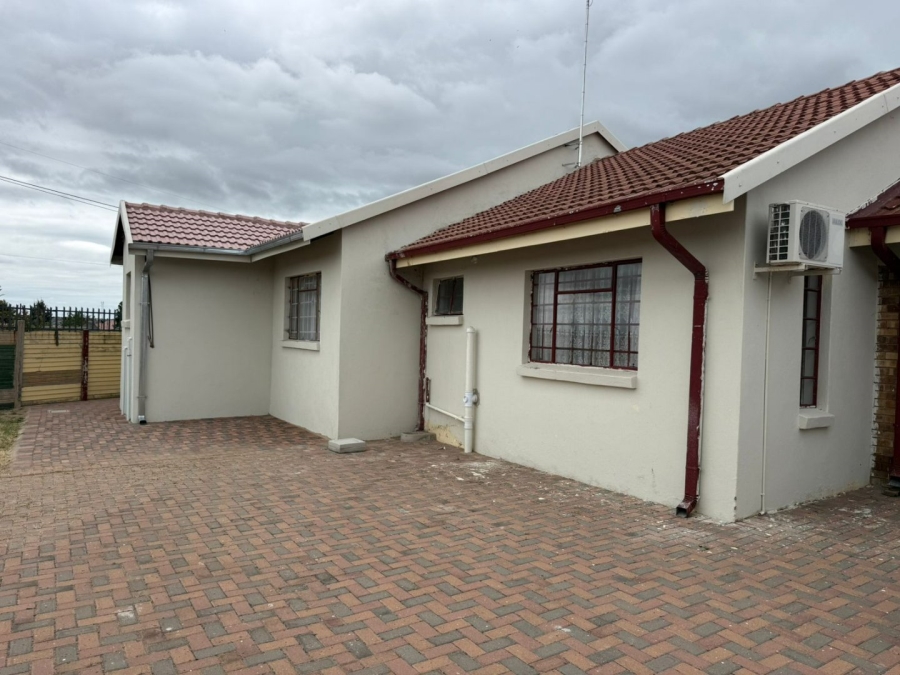 5 Bedroom Property for Sale in Nirvana Ext 3 Limpopo