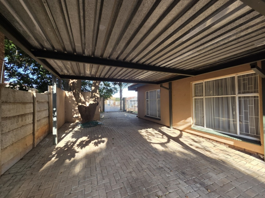 3 Bedroom Property for Sale in Fauna Park Limpopo