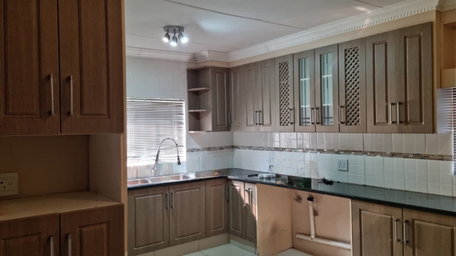 To Let 2 Bedroom Property for Rent in Chroompark Limpopo