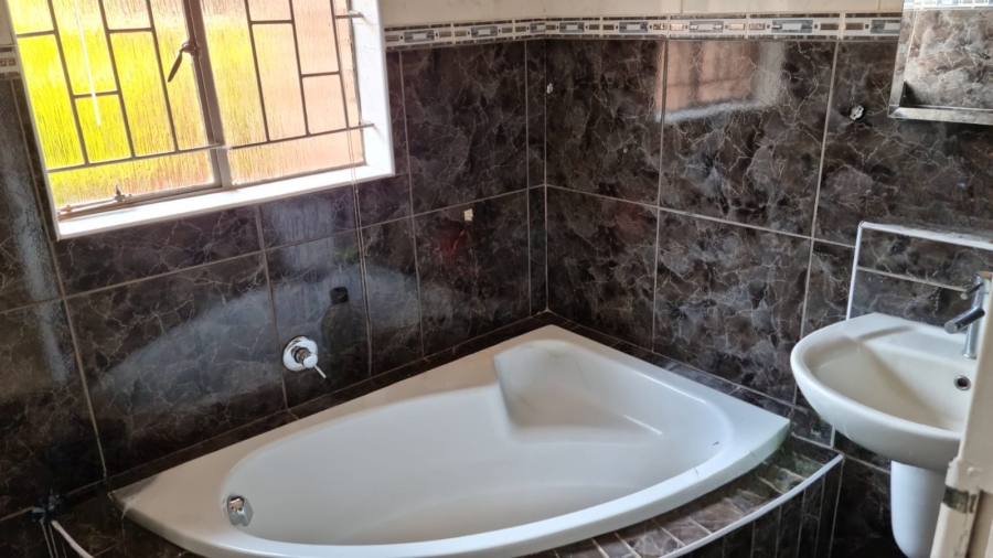 To Let 2 Bedroom Property for Rent in Chroompark Limpopo