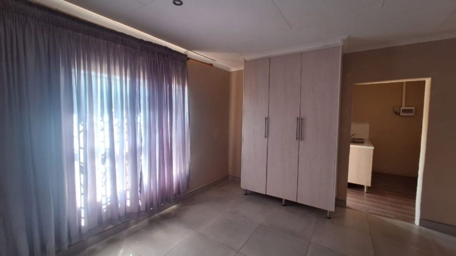 1 Bedroom Property for Sale in Mahwelereng Limpopo