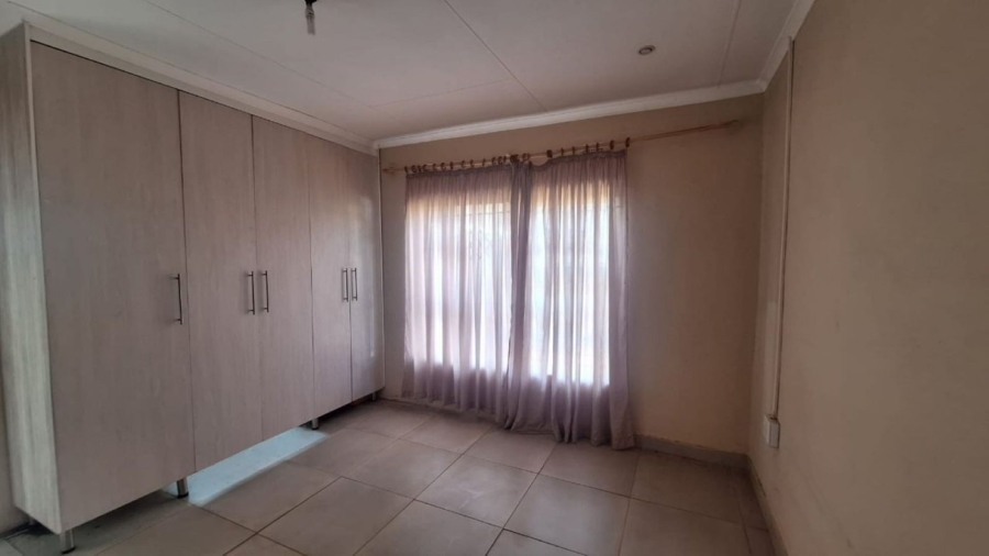 1 Bedroom Property for Sale in Mahwelereng Limpopo