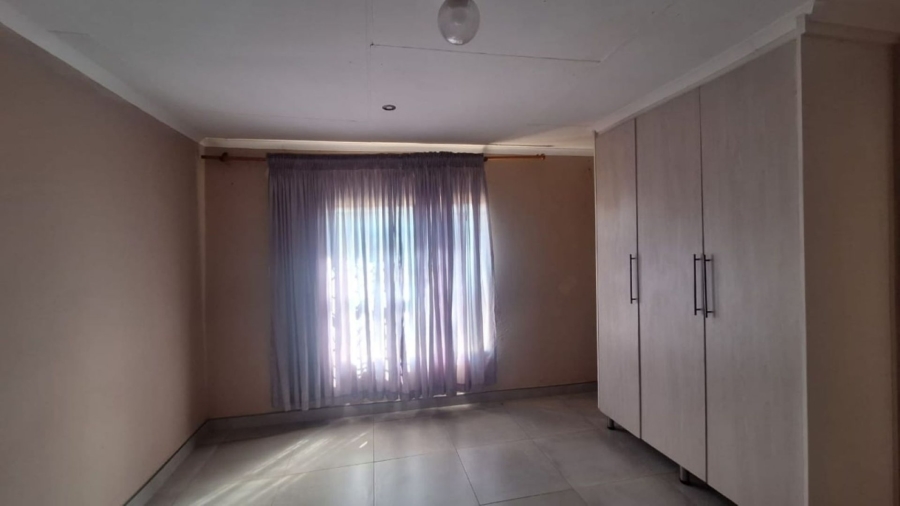 1 Bedroom Property for Sale in Mahwelereng Limpopo