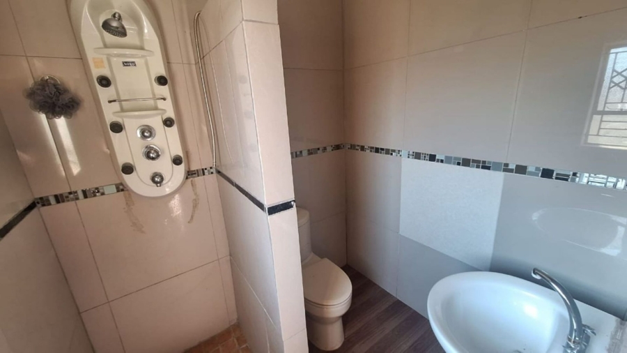 1 Bedroom Property for Sale in Mahwelereng Limpopo