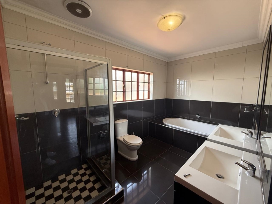 To Let 3 Bedroom Property for Rent in Bendor Limpopo