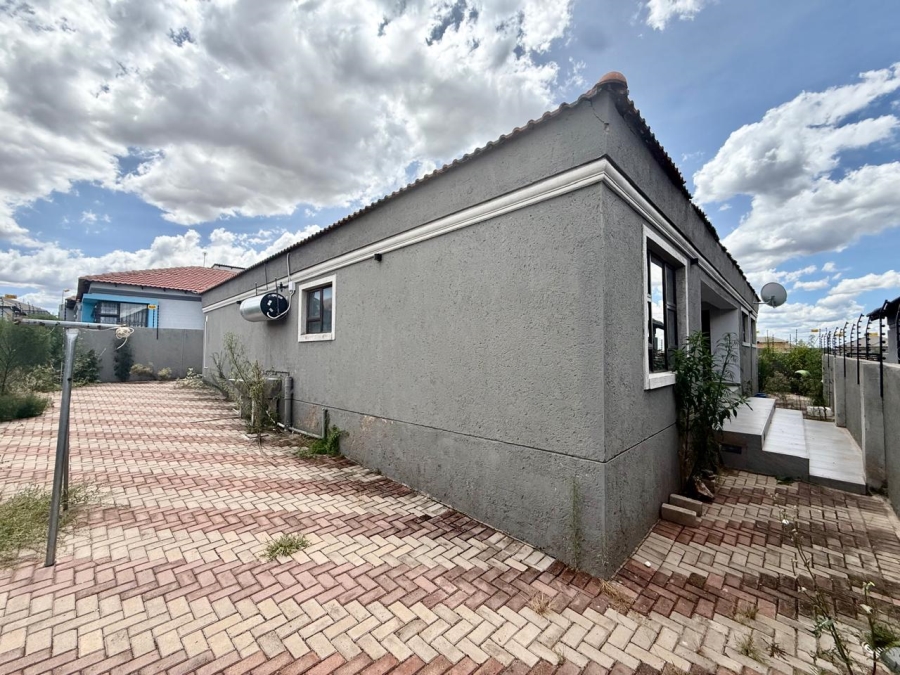 To Let 3 Bedroom Property for Rent in Mahlasedi Park Limpopo