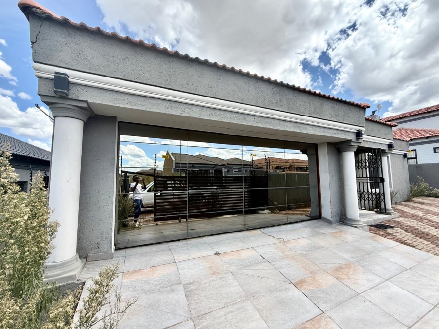 To Let 3 Bedroom Property for Rent in Mahlasedi Park Limpopo