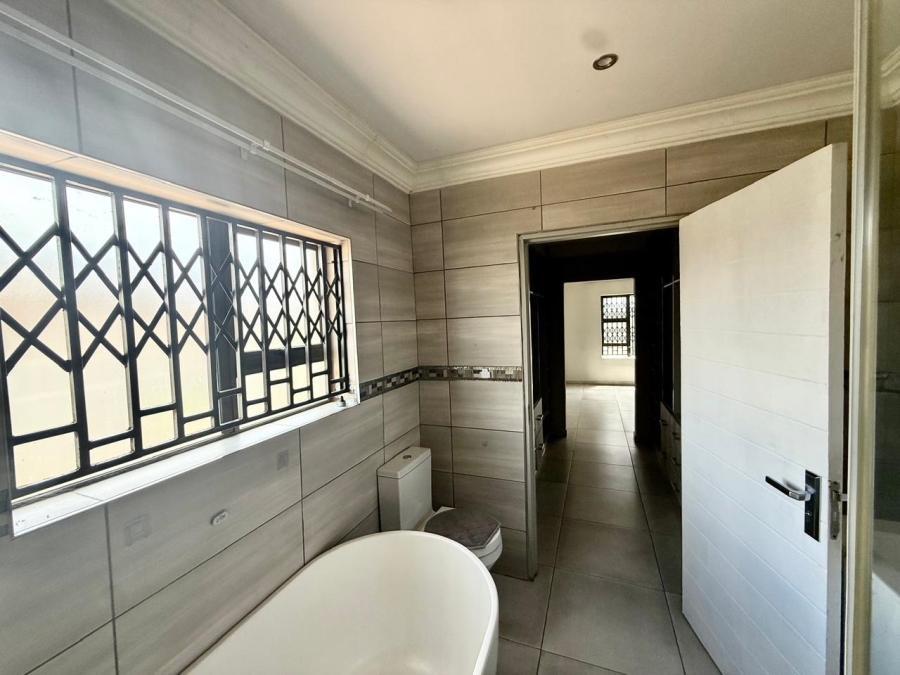 3 Bedroom Property for Sale in Mahlasedi Park Limpopo