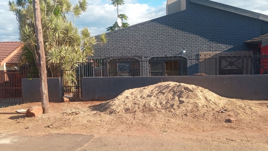 4 Bedroom Property for Sale in Lenyenye Limpopo