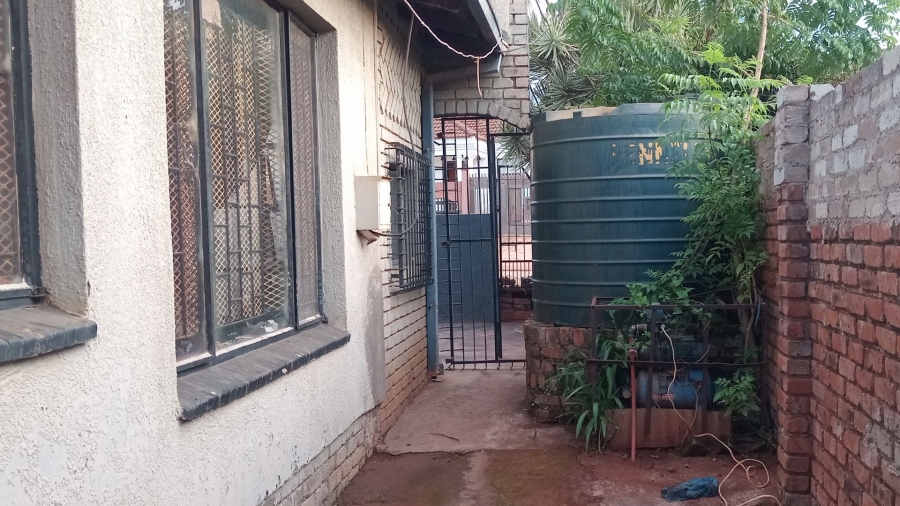 4 Bedroom Property for Sale in Lenyenye Limpopo