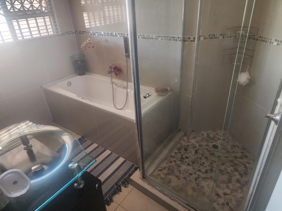 To Let 4 Bedroom Property for Rent in Thornhill Limpopo