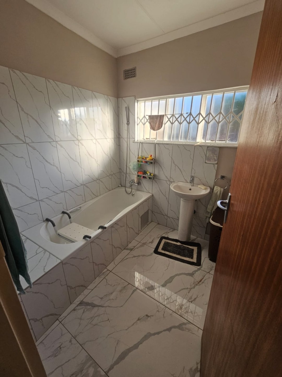 To Let 4 Bedroom Property for Rent in Westenburg Limpopo