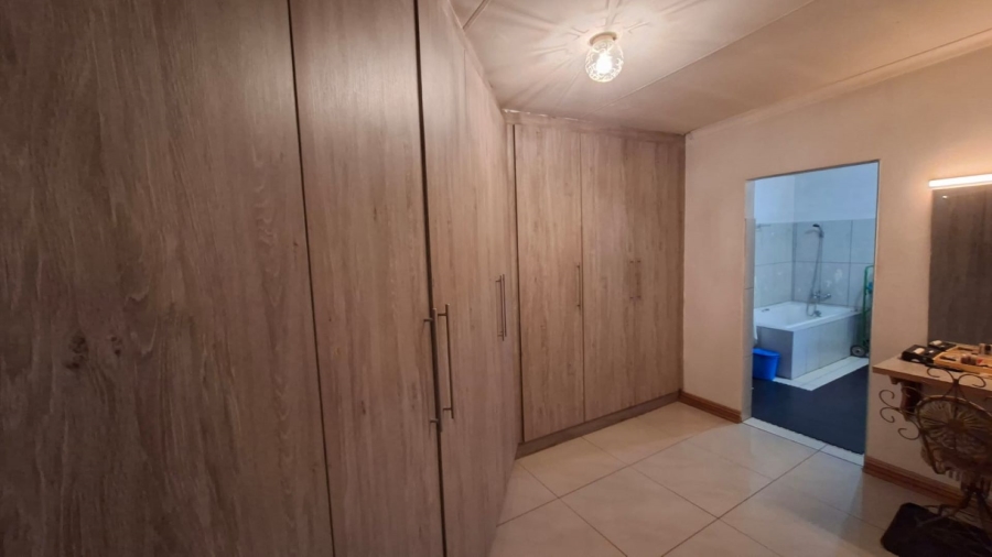 To Let 4 Bedroom Property for Rent in Chroompark Limpopo