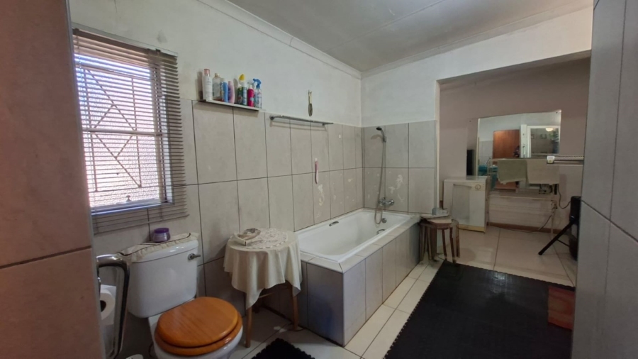 To Let 4 Bedroom Property for Rent in Chroompark Limpopo