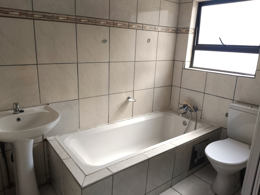 To Let 5 Bedroom Property for Rent in Thornhill Limpopo