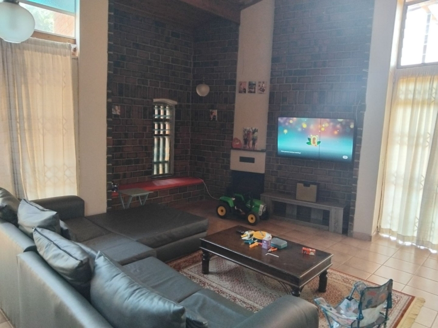 To Let 4 Bedroom Property for Rent in Kameeldoringpark Limpopo