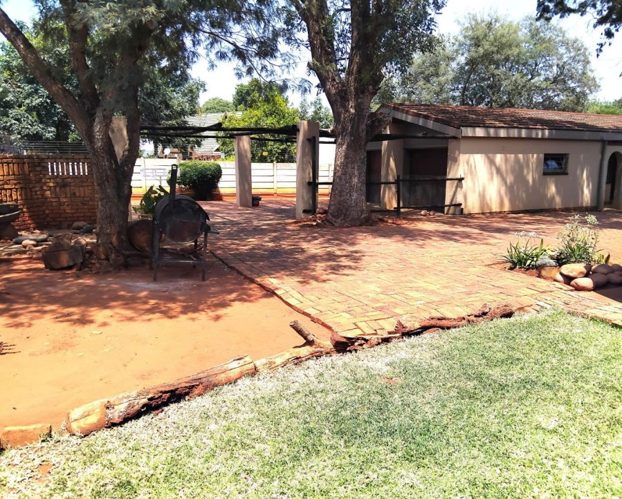 To Let 4 Bedroom Property for Rent in Kameeldoringpark Limpopo