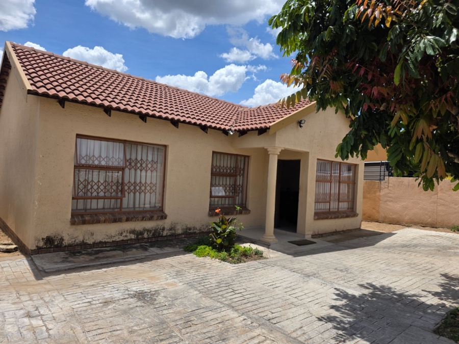 3 Bedroom Property for Sale in Mahlasedi Park Limpopo