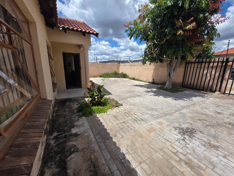 3 Bedroom Property for Sale in Mahlasedi Park Limpopo