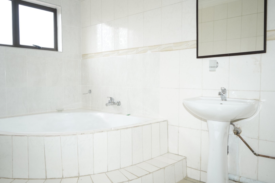 To Let 6 Bedroom Property for Rent in Thornhill Limpopo