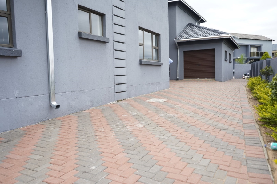 To Let 6 Bedroom Property for Rent in Thornhill Limpopo