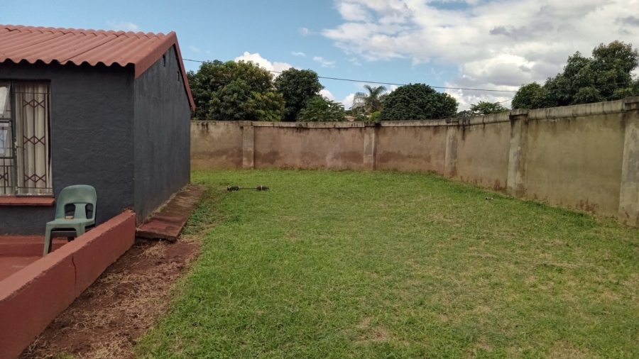 2 Bedroom Property for Sale in Lenyenye Limpopo