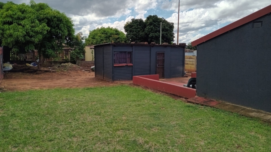 2 Bedroom Property for Sale in Lenyenye Limpopo