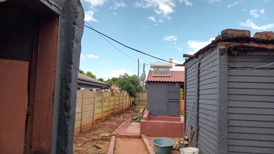 2 Bedroom Property for Sale in Lenyenye Limpopo