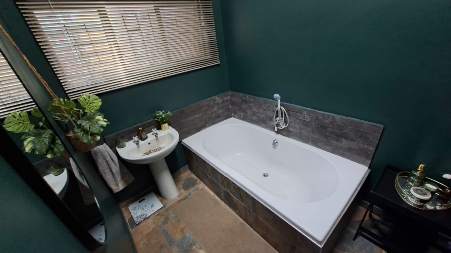 3 Bedroom Property for Sale in Kameeldoringpark Limpopo