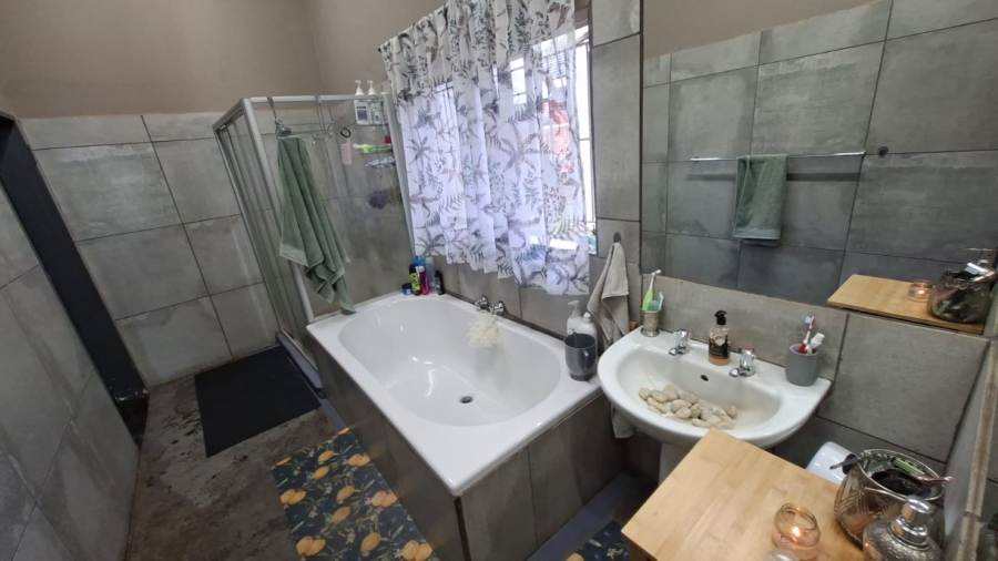 3 Bedroom Property for Sale in Kameeldoringpark Limpopo