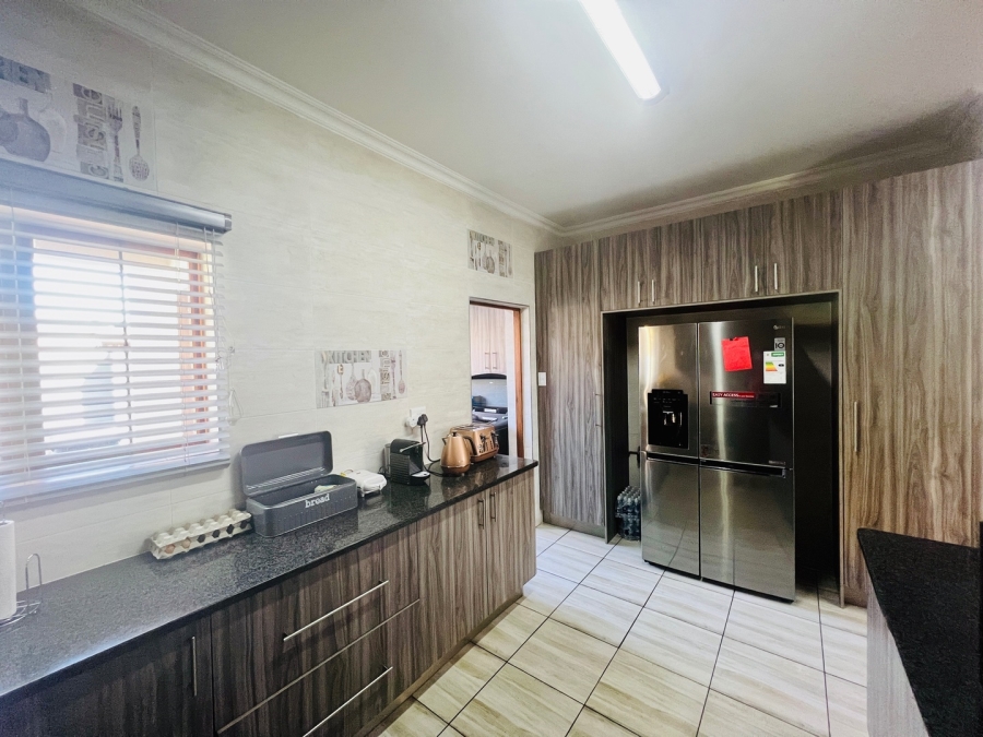 5 Bedroom Property for Sale in Woodhill Estate Limpopo