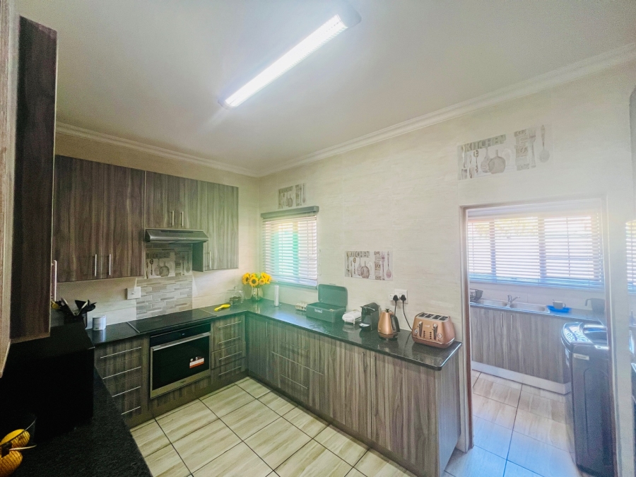 5 Bedroom Property for Sale in Woodhill Estate Limpopo