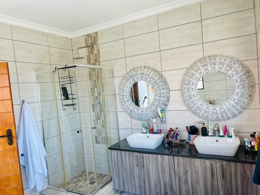 5 Bedroom Property for Sale in Woodhill Estate Limpopo