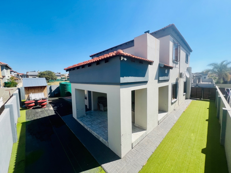 5 Bedroom Property for Sale in Woodhill Estate Limpopo