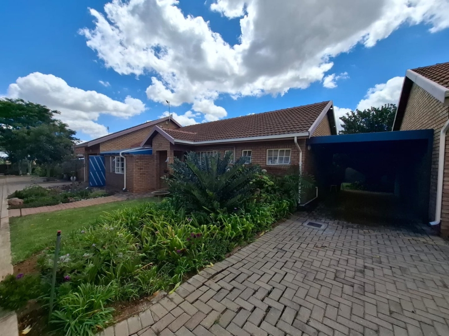 3 Bedroom Property for Sale in Koraal Retirement Village Limpopo