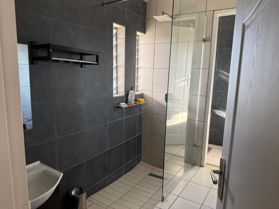 5 Bedroom Property for Sale in Nirvana Limpopo