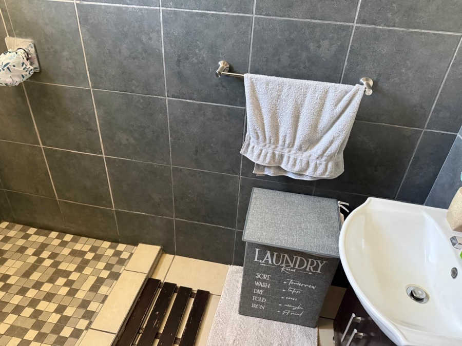 5 Bedroom Property for Sale in Nirvana Limpopo