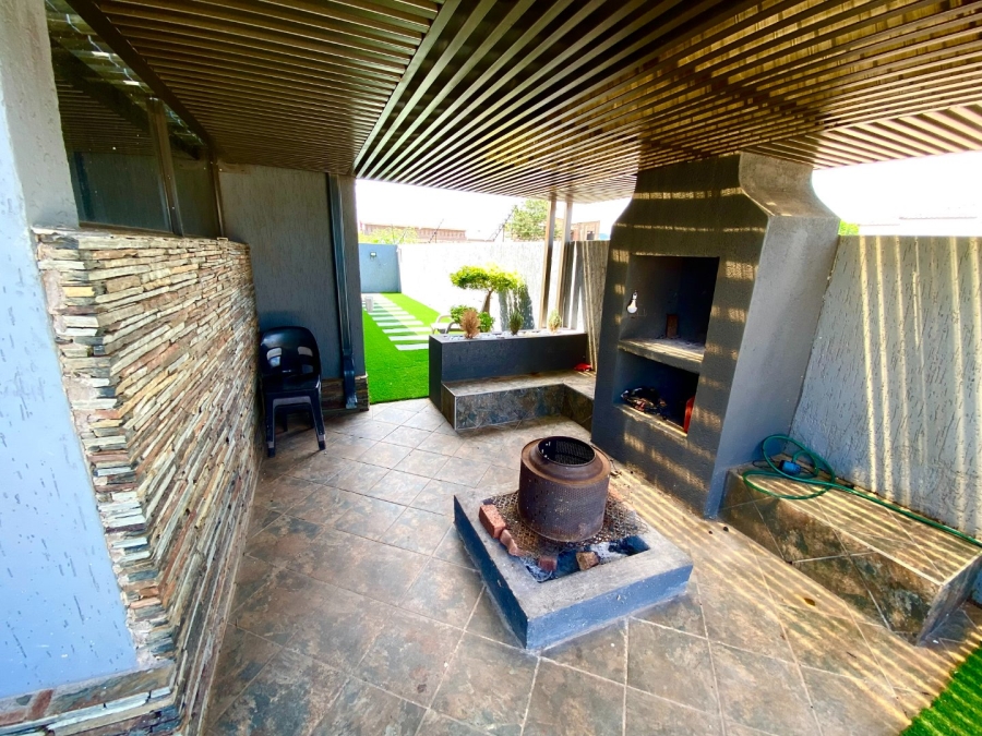 4 Bedroom Property for Sale in Chroompark Limpopo