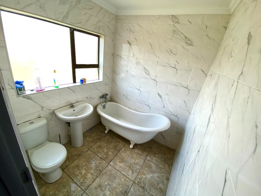 4 Bedroom Property for Sale in Chroompark Limpopo