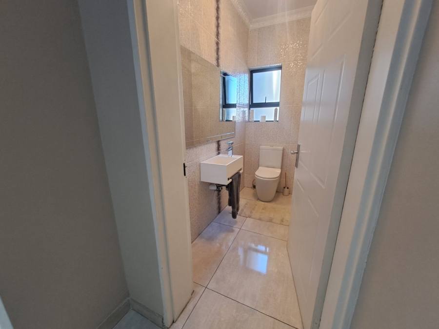 5 Bedroom Property for Sale in Eagles Crest Limpopo