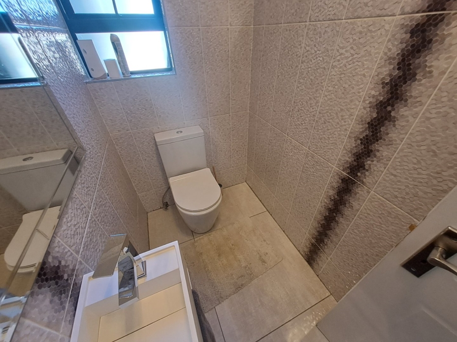 5 Bedroom Property for Sale in Eagles Crest Limpopo